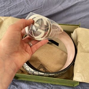 Men’s Gucci GG Supreme Belt with Silver Buckle